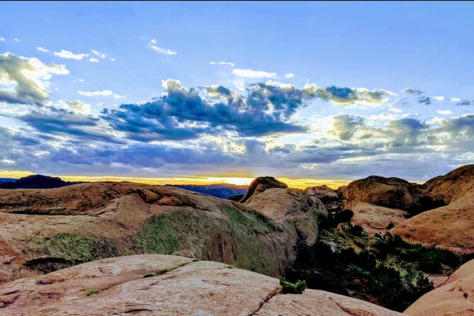 4x4 Hell's Revenge Jeep Tour - Moab in context: why this complements other hikes and drives