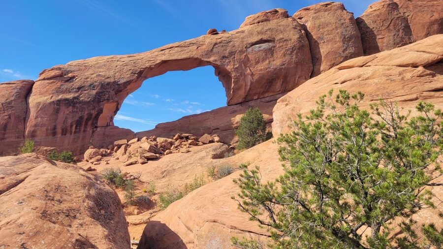 Afternoon Arches National Park 4x4 Tour - The geology connection: why Arches exists at all