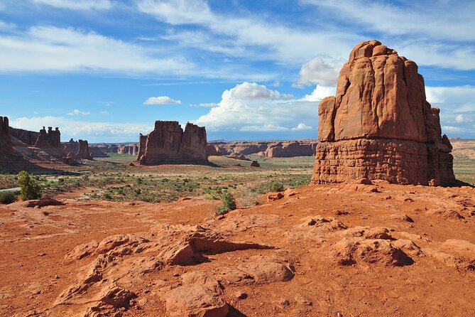 Arches and Canyonlands NP Self-Guided Driving Audio Bundle Tour - Arches National Park Drive: From the Entrance to Delicate Arch