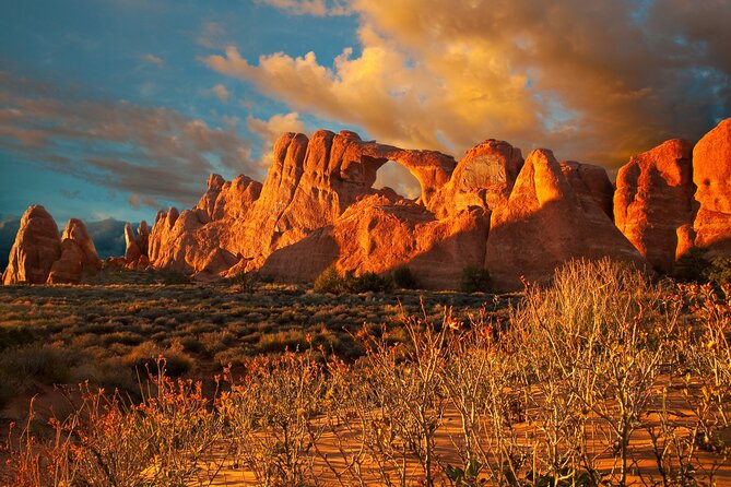 Arches National Park Hike Challenge: Tackle Devils Garden 7m Loop - Moab pickup and a 7:00 am start to beat the day