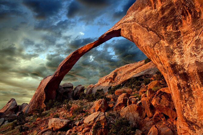 Arches National Park Hike Challenge: Tackle Devils Garden 7m Loop - Short walk hits first: the half-mile attraction sprint