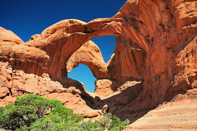 Arches National Park Morning & Afternoon Van Tours - The guide is the real upgrade: Bill, Phil, and the question-friendly vibe