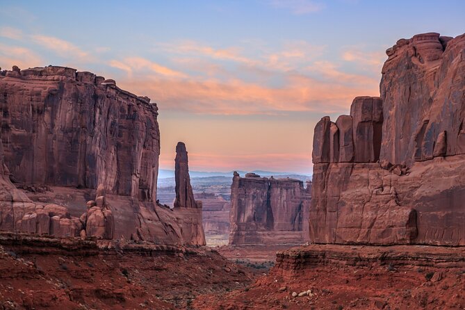 Arches National Park Self-Guided Driving Audio Tour - Great Wall, Balance Rock, and why these “in-between” stops matter