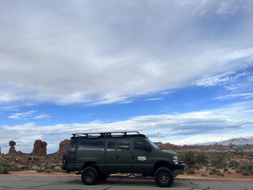 Arches National Park: Sunset Pavement Van Tour - Golden Hour from an Air-Conditioned Van in Moab