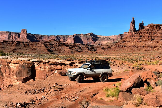 Canyonlands National Park White Rim Trail by 4WD - Musselman Arch and Shafer Trail switchbacks: where the road turns into the story