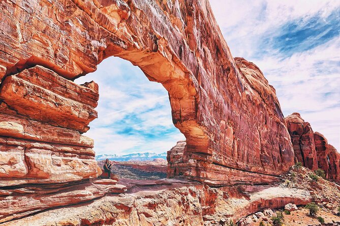 Corona Arch & Canyon Run Heli Tour - 20 minutes - First Stop: Monitor and Merrimac Butte’s Civil War Story