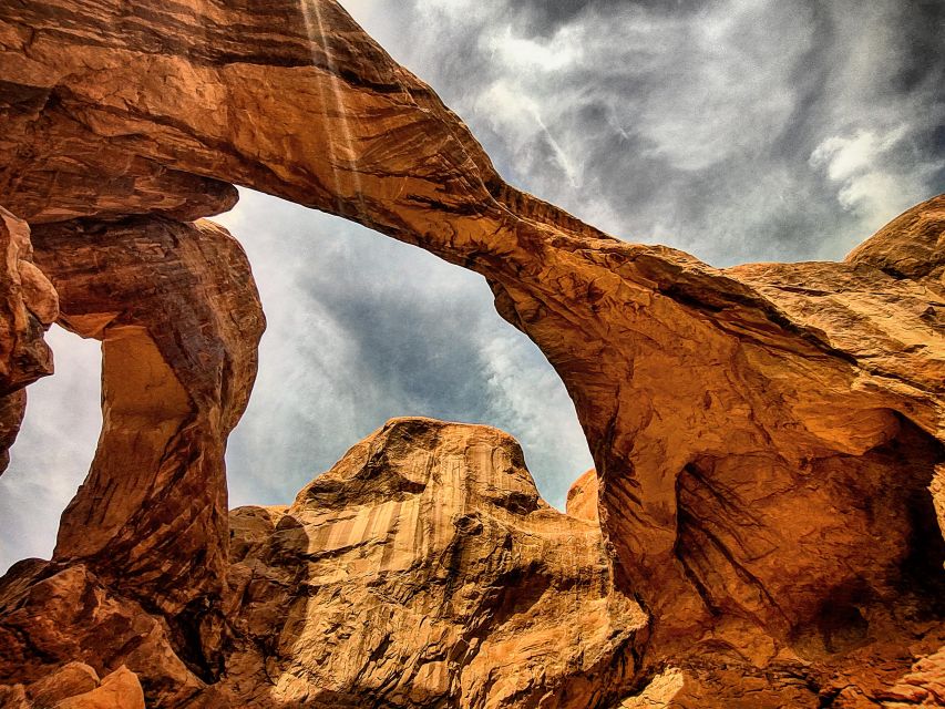 From Moab: Arches National Park 4x4 Drive and Hiking Tour - The lunch break: buffet picnic energy, then backcountry horsepower