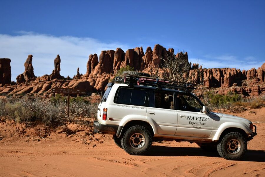 From Moab: Arches National Park 4x4 Drive and Hiking Tour - The moderate hike: arches on foot, with geology you can use