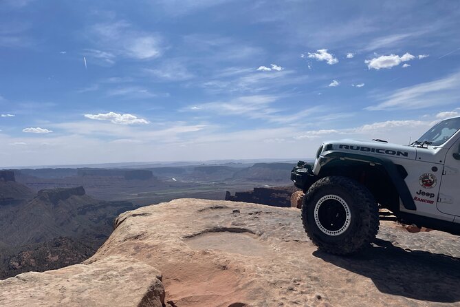 Hell’s Revenge Private 4x4 Guided Jeep Experience in Moab - Stop 1: Hell’s Revenge Itself—Slickrock Fins, Rocky Steps, and Those Edges