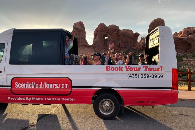 HIGHLY RATED Arches National Park Sightseeing Tour From Moab Utah - Balanced Rock: The Quick 15-Minute Walk That Feels Like Magic