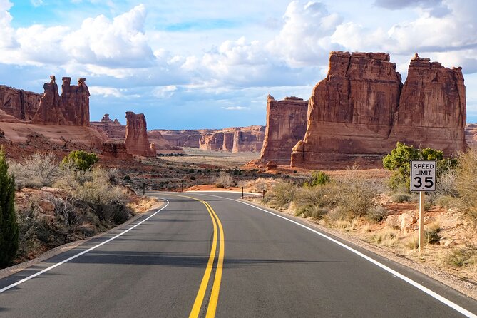 HIGHLY RATED Arches National Park Sightseeing Tour From Moab Utah - Panorama Point: Wide Views From the Vehicle