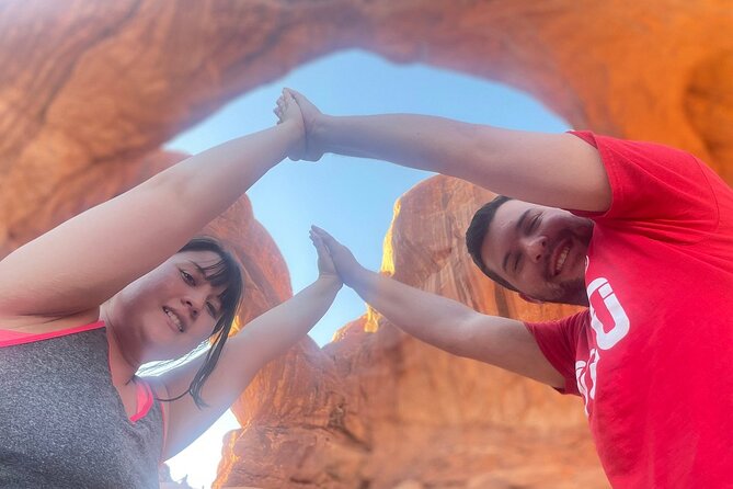 HIGHLY RATED Arches National Park Sightseeing Tour From Moab Utah - Delicate Arch Area: Iconic Colors and a Tiny Hike