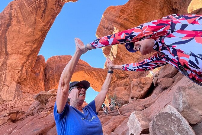 HIGHLY RATED Arches National Park Sightseeing Tour From Moab Utah - Entering Arches Without the Driver Work