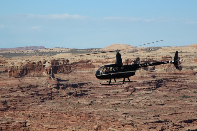 Island in the Sky & Canyon Country Heli Tour - 45 minutes - A 45-minute helicopter story over Canyonlands