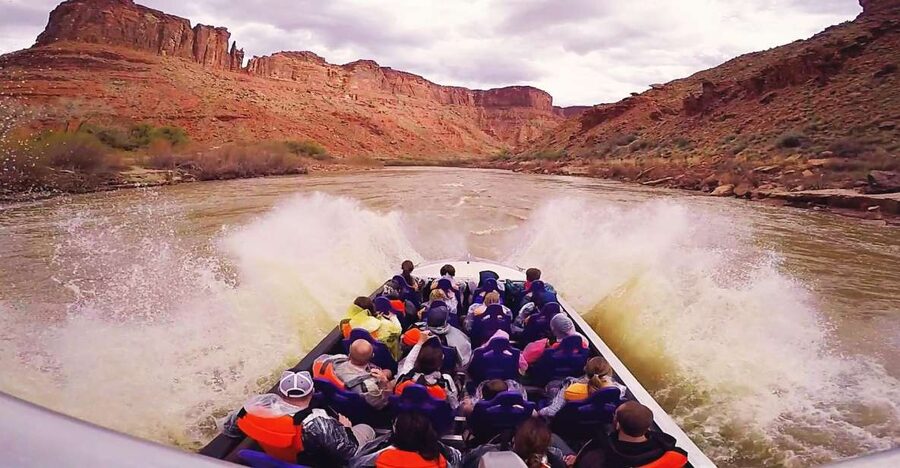 Moab: 1-Hour Colorado River Speed Boat Tour - Stop by stop on the Colorado River: Highway 191 to Take Out Beach