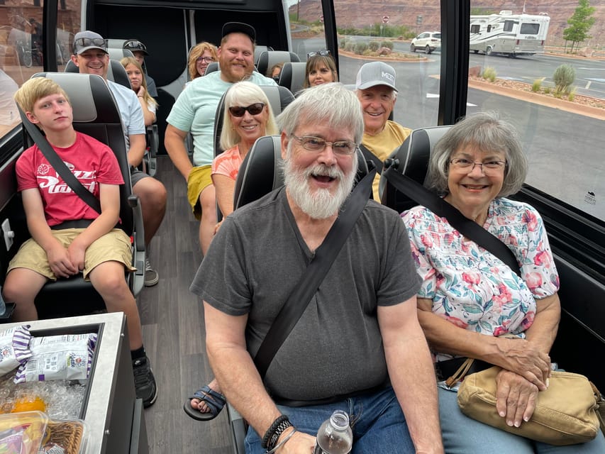 Moab: Arches National Park Sightseeing Tour - 360° panoramic van with an opening roof: the best photo angle