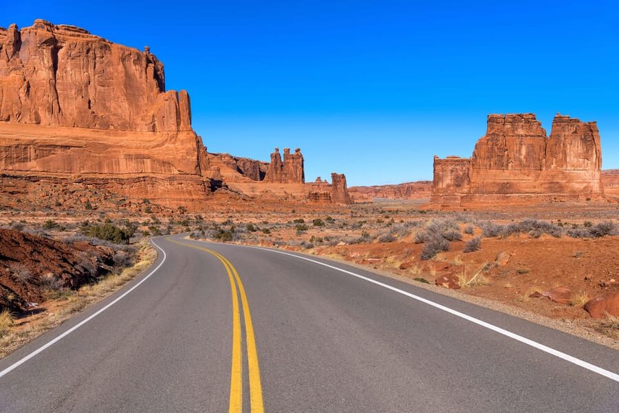 Moab: Arches National Park Sightseeing Tour - Arches National Park in 4 hours: photo stops, short walks, and sunset light