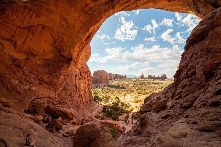 Moab: Arches National Park Sunset Tour - Short guided walks at the North and South Window Arches