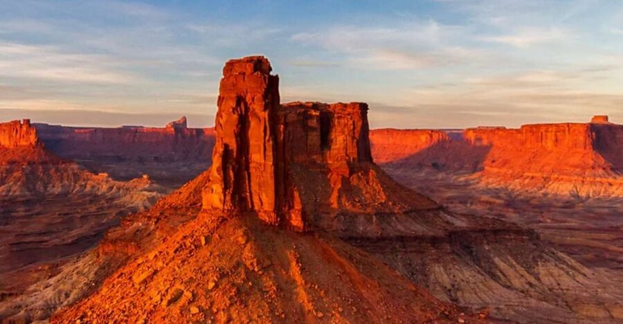 Moab: Canyon Country Sunset Helicopter Tour - Magic hour over Moab’s Canyon Country: why one hour matters