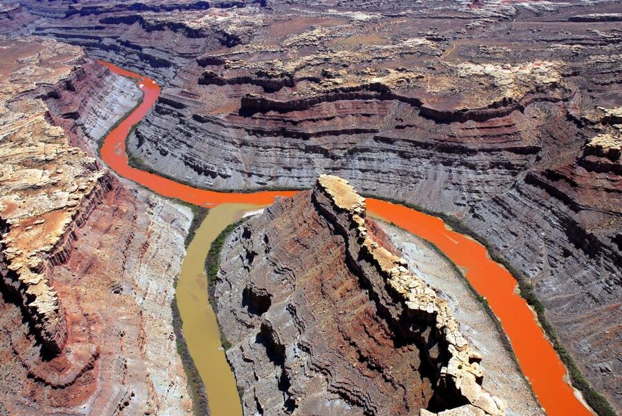 Moab: Canyonlands + Arches National Park Scenic Flight - Photography from a window seat: practical tips for sharp shots