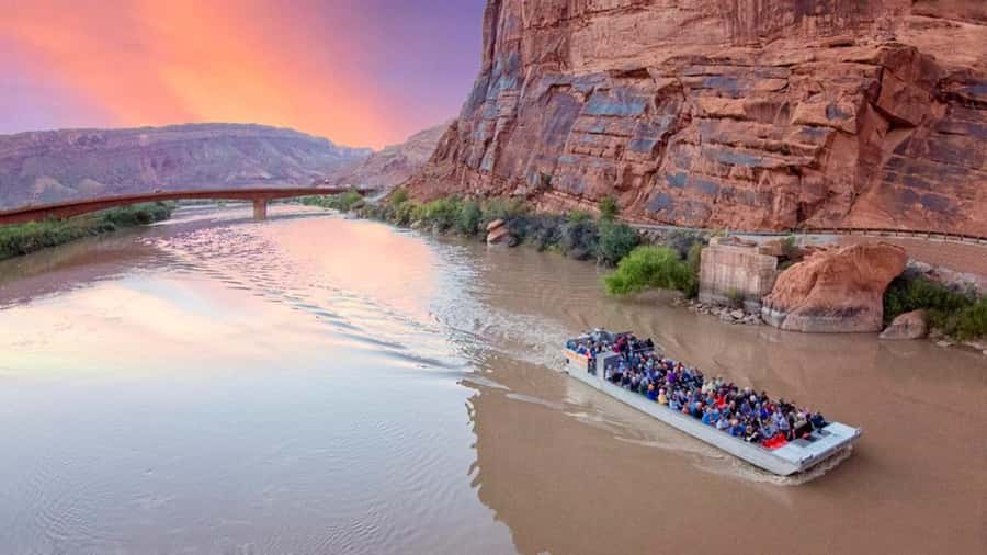 Moab: Colorado River Dinner Cruise with Music and Light Show - Moab at dusk: how the 3-hour evening actually flows