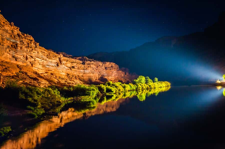 Moab: Colorado River Dinner Cruise with Music and Light Show - Your guide’s role: jokes, facts, and Moab context on the boat