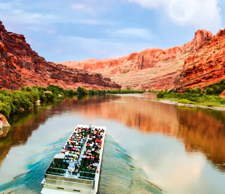 Moab: Colorado River Dinner Cruise with Music and Light Show - Practical stuff: where to meet, what to bring, and how stairs affect you