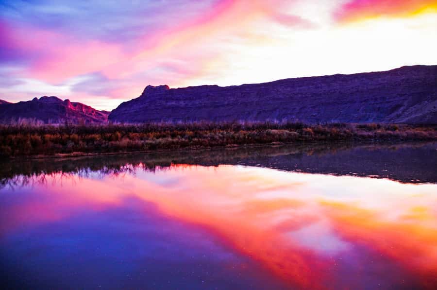 Moab: Colorado River Dinner Cruise with Music and Light Show - Who this Moab dinner cruise fits best (and who should skip it)