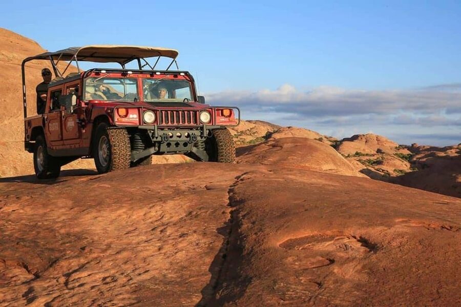 Moab: Hell's Revenge Hummer Safari Adventure - Comfort, safety, snacks, and what to bring for 2 hours