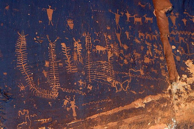 Moab Scenic Off-Road Adventure - On the Trail: Views, Petroglyph Stops, and Real Guide Talk