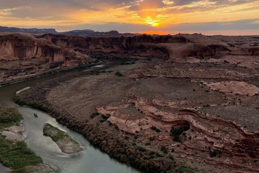 Moab: You Drive Guided Hell's Revenge UTV Tour - Where to Meet: The 400 N and Main Street Corner