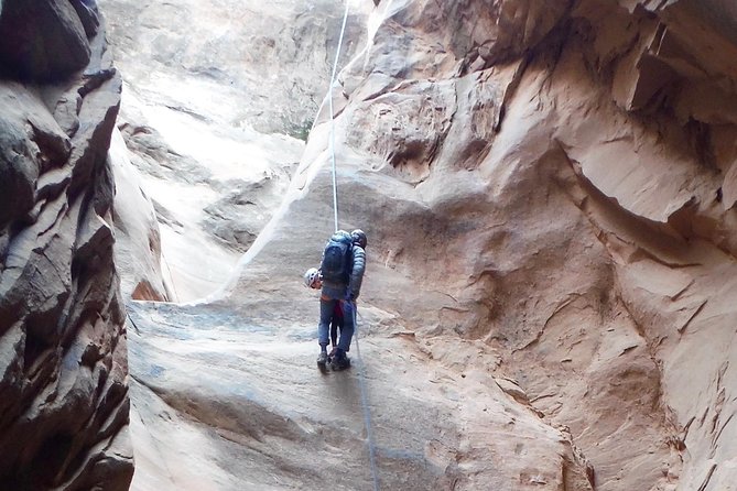 Rappelling and Stand Up Paddleboarding Combo - Morning Canyoneering: 3.5 Miles, Desert Terrain, and a Rappel Near an Arch