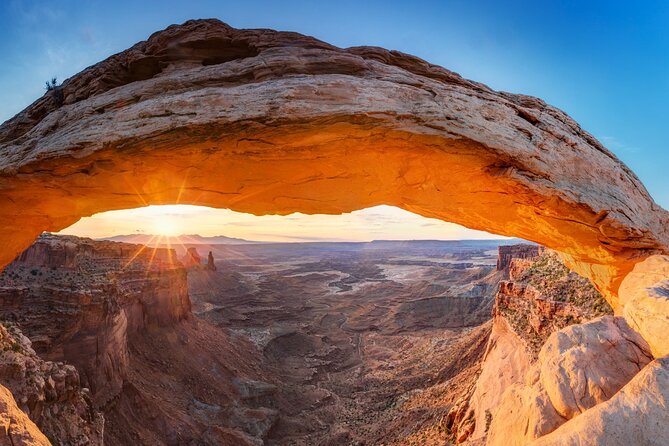 Self Guided Audio Driving Tour in Arches National Park - Park Avenue viewpoints and Courthouse Towers: the canyon-city skyline moment
