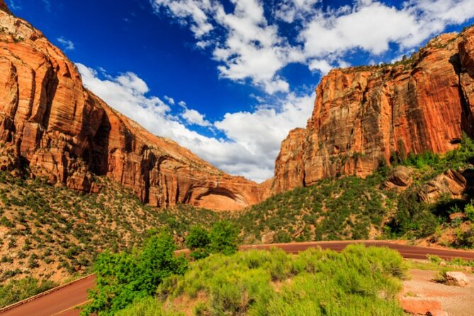 Self Guided Audio Tour Bundle for Utah's Mighty Five - How the app works: download once, then let GPS narrate