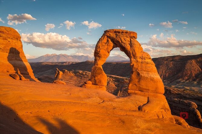 Self Guided Audio Tour in Arches and Canyonlands - Canyonlands Island in the Sky: Mesa Arch light and the views you can’t rush