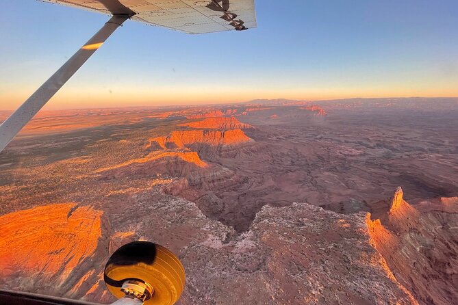Sunset in Canyon Country Airplane Tour- 60 Min - Meeting at 94 W Aviation Way: simple logistics, real time savings