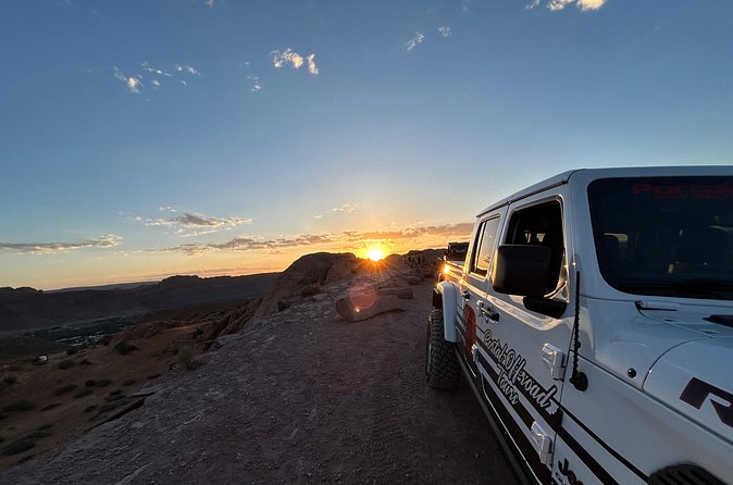 Sunset Private Off-Road Jeep Tour in Moab - The big moment: the overlook about 1,000 feet over the Colorado