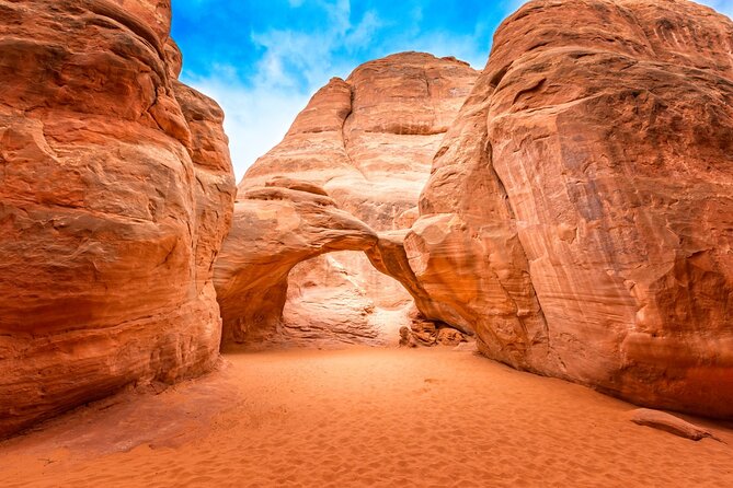Utah Mighty 5 National Parks Self-Guided Driving Audio Tours - Bryce Canyon: hoodoos with a built-in viewpoint ladder